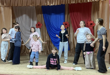 Развлекательная программа «А ну- ка девушки!»